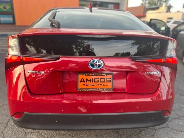 Toyota Prius Vehicle Full-screen Gallery Image 04