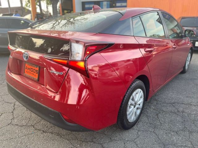 Toyota Prius Vehicle Full-screen Gallery Image 05