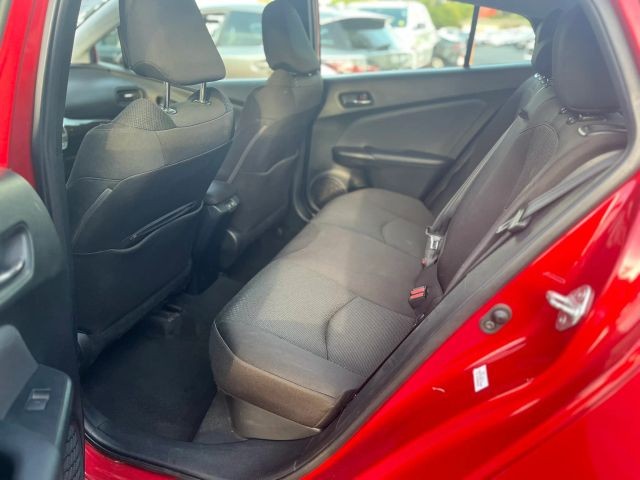 Toyota Prius Vehicle Full-screen Gallery Image 09