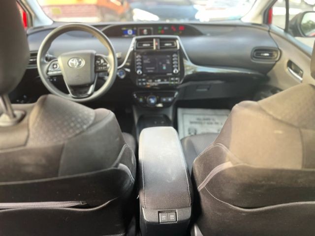 Toyota Prius Vehicle Full-screen Gallery Image 10