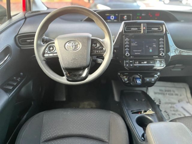 Toyota Prius Vehicle Full-screen Gallery Image 11