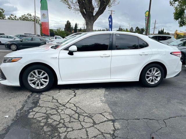 Toyota Camry Hybrid Vehicle Full-screen Gallery Image 02