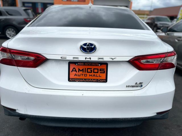 Toyota Camry Hybrid Vehicle Full-screen Gallery Image 04