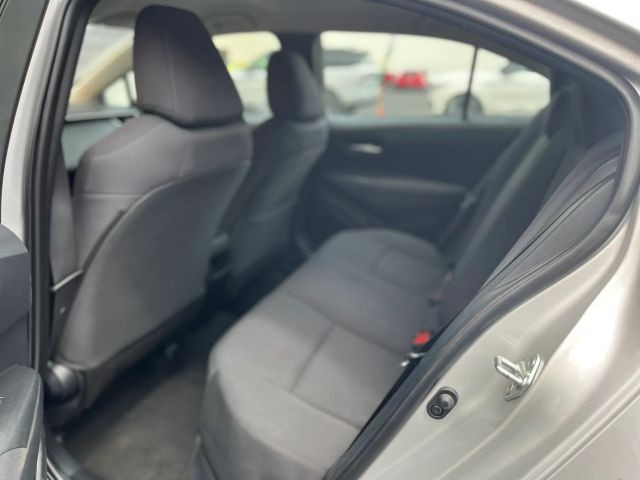Toyota Corolla Vehicle Full-screen Gallery Image 08