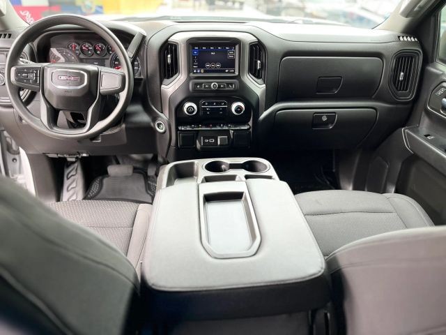 GMC Sierra 150 Vehicle Full-screen Gallery Image 10