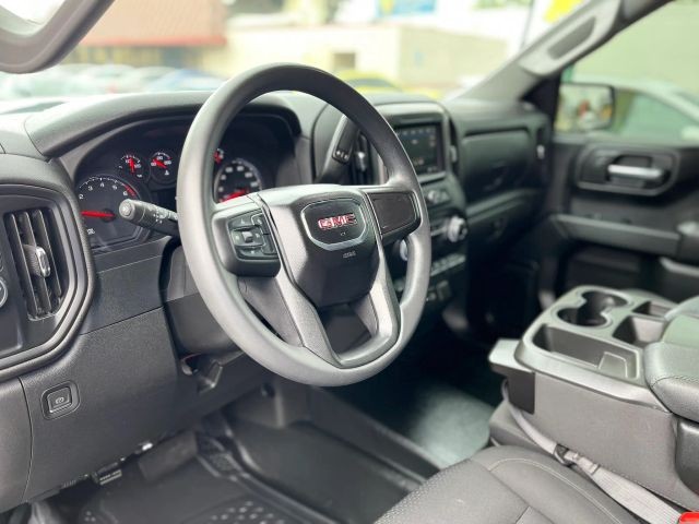 GMC Sierra 150 Vehicle Full-screen Gallery Image 14