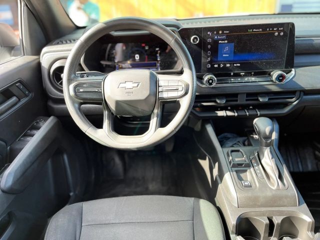 Chevrolet Colorado Vehicle Full-screen Gallery Image 11