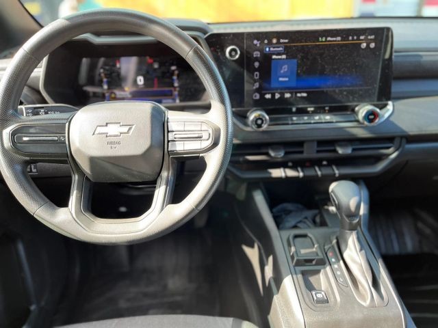 Chevrolet Colorado Vehicle Full-screen Gallery Image 12