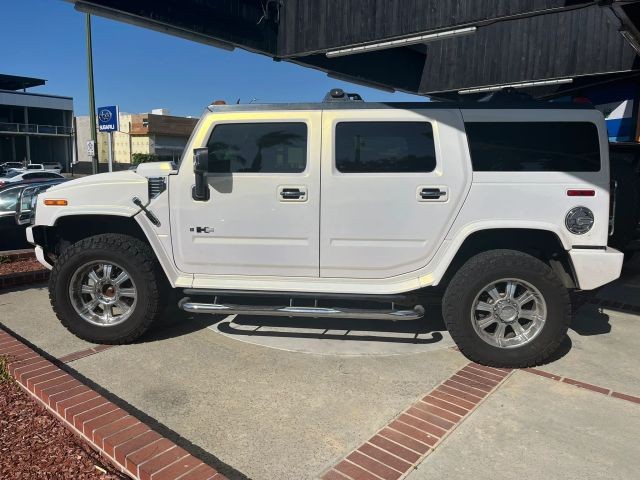 HUMMER H2 Vehicle Full-screen Gallery Image 02