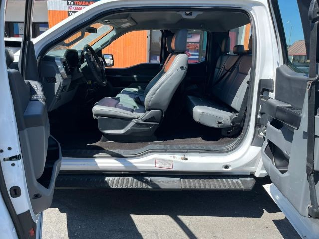 Ford F-150 Vehicle Full-screen Gallery Image 10