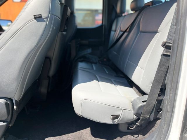 Ford F-150 Vehicle Full-screen Gallery Image 12
