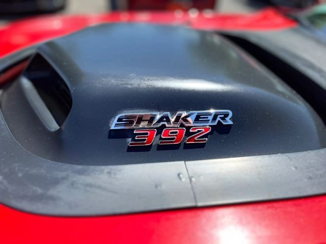 Dodge Challenger Vehicle Full-screen Gallery Image 02