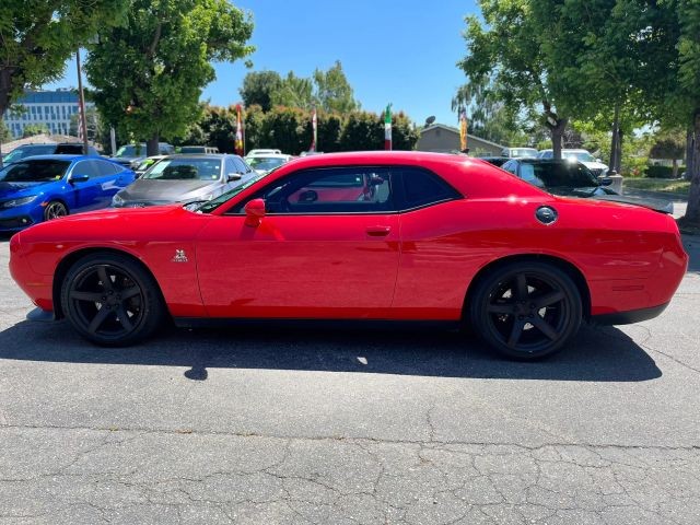 Dodge Challenger Vehicle Full-screen Gallery Image 04