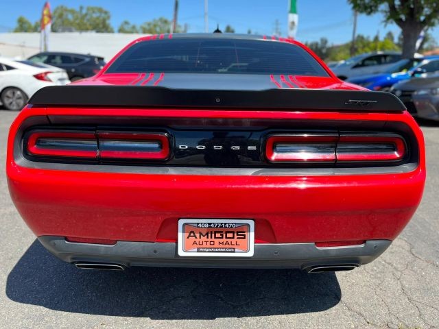 Dodge Challenger Vehicle Full-screen Gallery Image 06