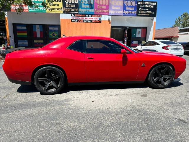 Dodge Challenger Vehicle Full-screen Gallery Image 09