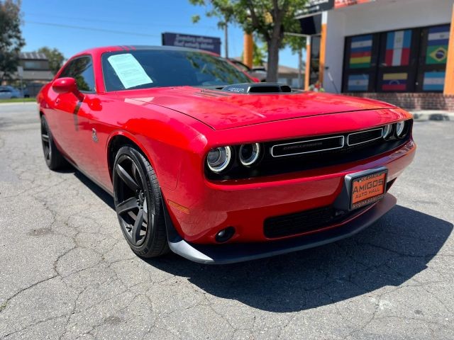 Dodge Challenger Vehicle Full-screen Gallery Image 10