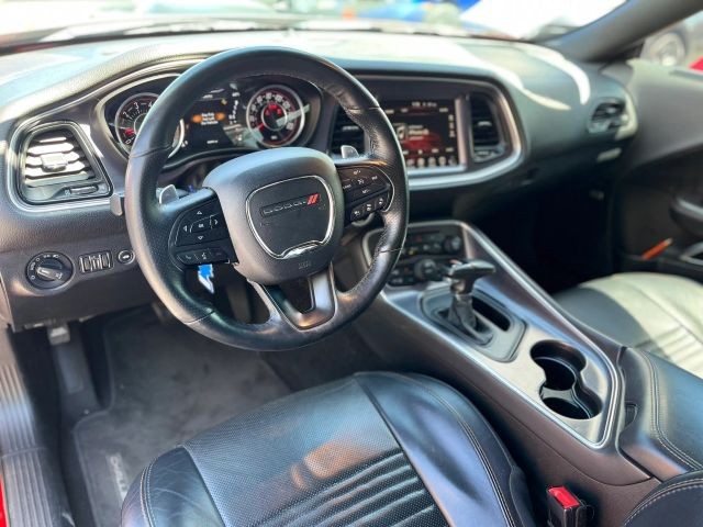 Dodge Challenger Vehicle Full-screen Gallery Image 15