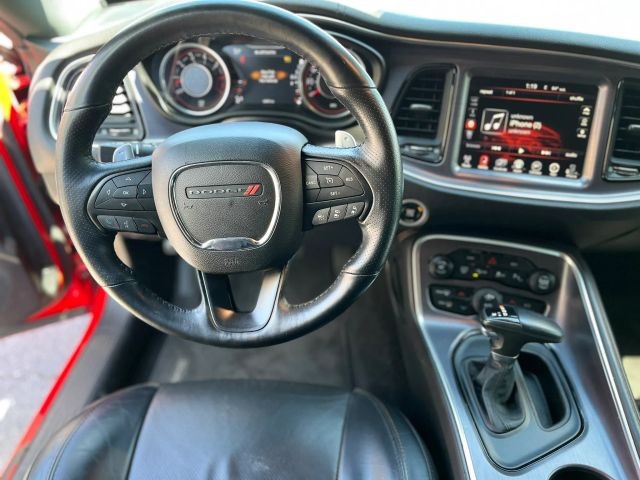 Dodge Challenger Vehicle Full-screen Gallery Image 16