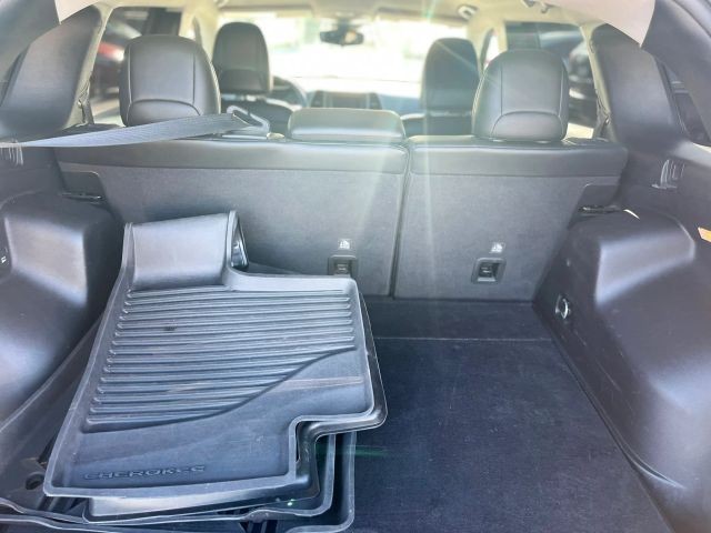 Jeep Grand Cherokee Vehicle Full-screen Gallery Image 10