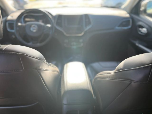 Jeep Grand Cherokee Vehicle Full-screen Gallery Image 12
