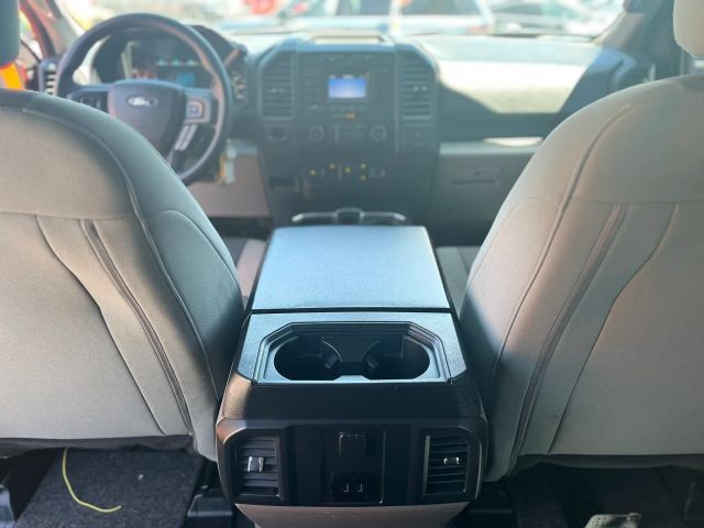 Ford F-150 Vehicle Full-screen Gallery Image 12
