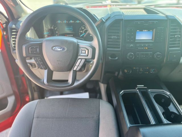 Ford F-150 Vehicle Full-screen Gallery Image 13