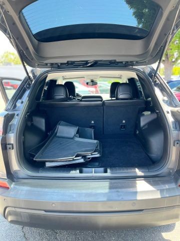 Jeep Cherokee Vehicle Full-screen Gallery Image 09