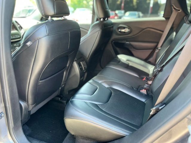 Jeep Cherokee Vehicle Full-screen Gallery Image 11