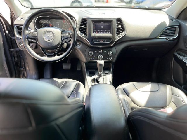 Jeep Cherokee Vehicle Full-screen Gallery Image 12