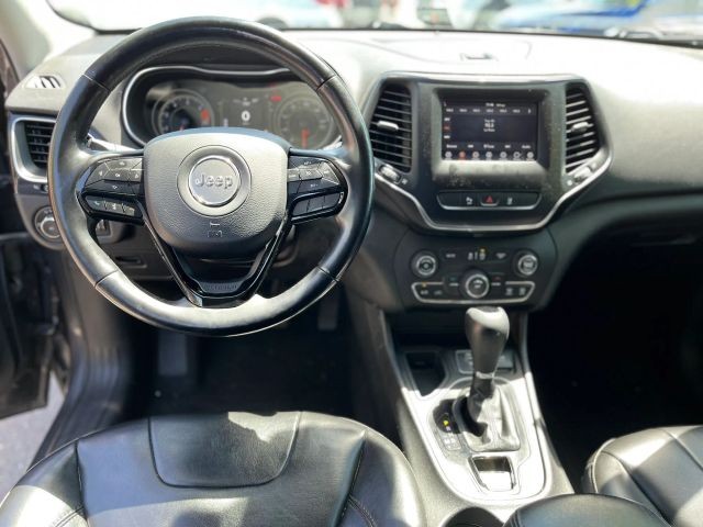 Jeep Cherokee Vehicle Full-screen Gallery Image 13