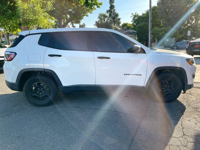 Jeep Compass Vehicle Full-screen Gallery Image 06