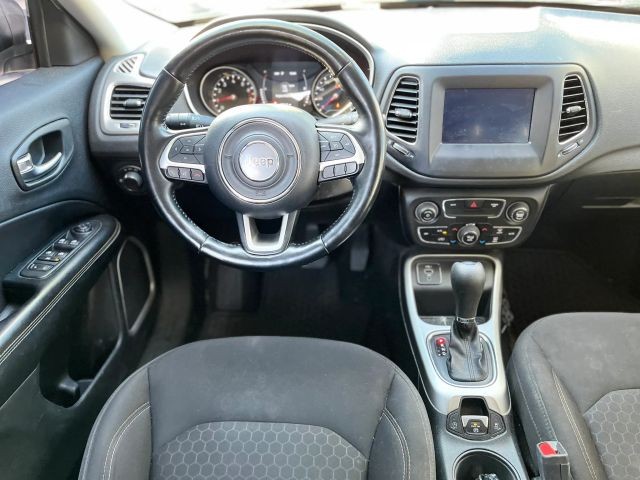 Jeep Compass Vehicle Full-screen Gallery Image 11