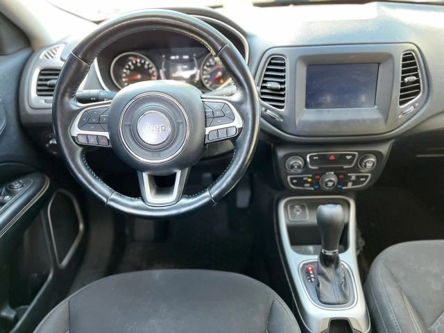 Jeep Compass Vehicle Full-screen Gallery Image 12