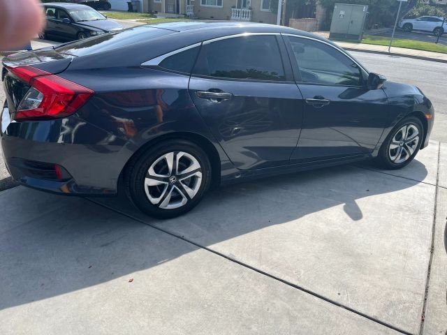 Honda Civic Sedan Vehicle Full-screen Gallery Image 06