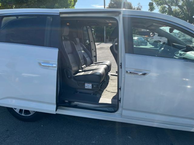 Honda Odyssey Vehicle Full-screen Gallery Image 11