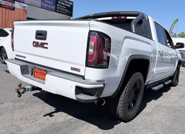 GMC Sierra 150 Vehicle Full-screen Gallery Image 06