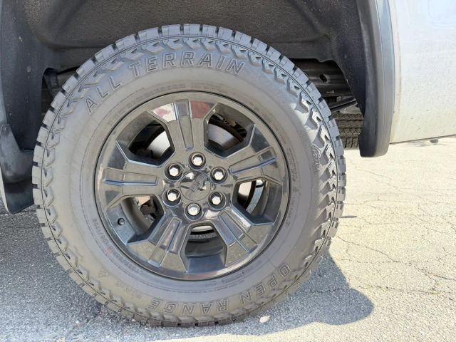 GMC Sierra 150 Vehicle Full-screen Gallery Image 11