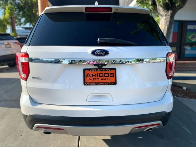 Ford Explorer Vehicle Full-screen Gallery Image 04