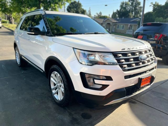 Ford Explorer Vehicle Full-screen Gallery Image 07