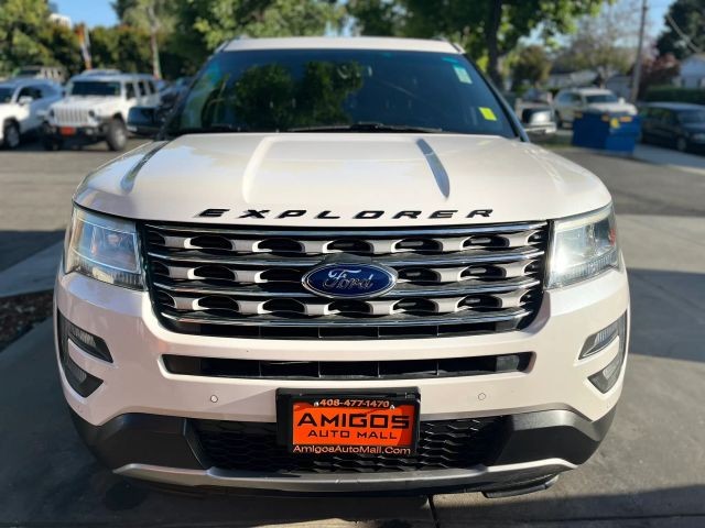 Ford Explorer Vehicle Full-screen Gallery Image 08