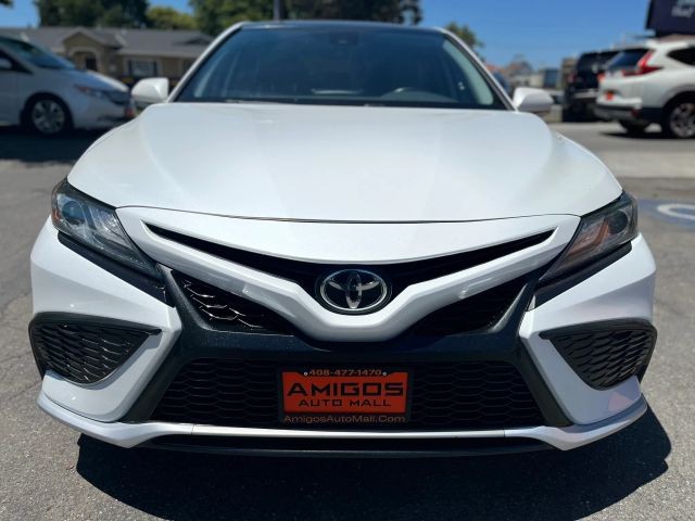 Toyota Camry Vehicle Full-screen Gallery Image 08
