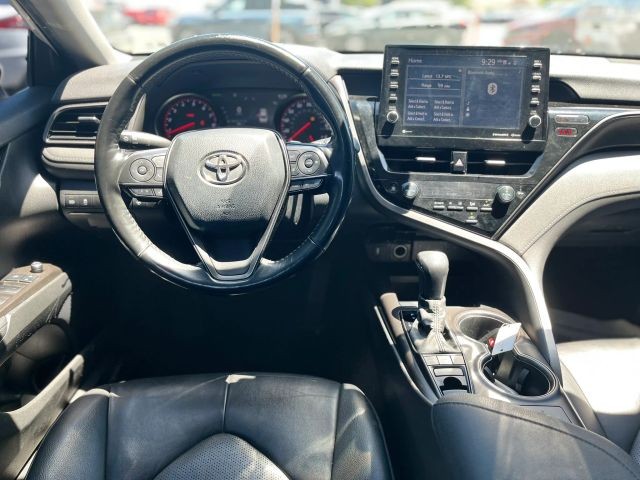 Toyota Camry Vehicle Full-screen Gallery Image 10