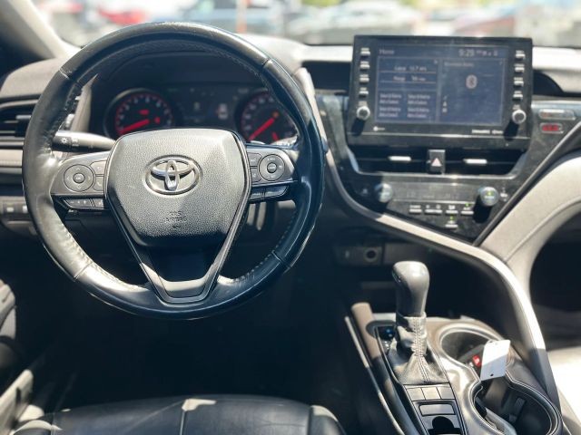 Toyota Camry Vehicle Full-screen Gallery Image 11