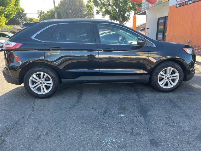 Ford Edge Vehicle Full-screen Gallery Image 06