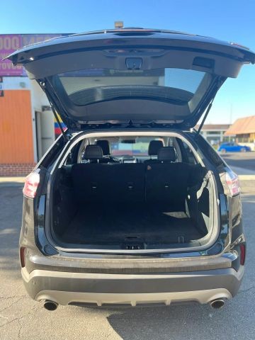 Ford Edge Vehicle Full-screen Gallery Image 09