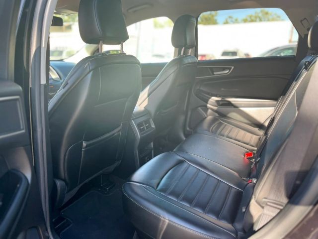 Ford Edge Vehicle Full-screen Gallery Image 10
