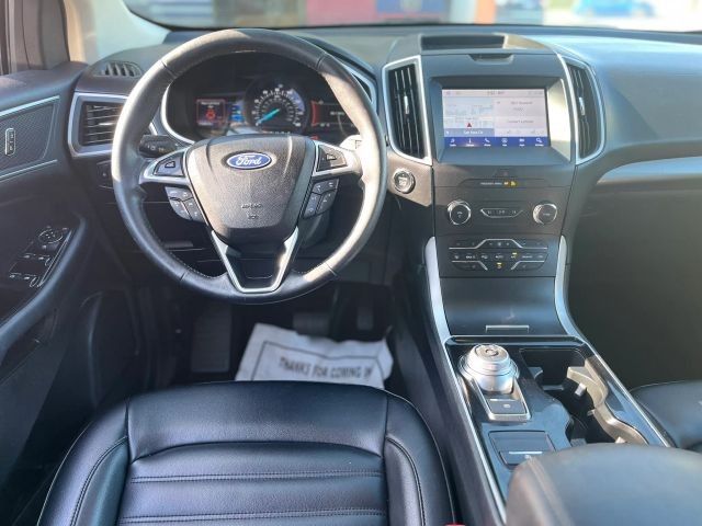 Ford Edge Vehicle Full-screen Gallery Image 11
