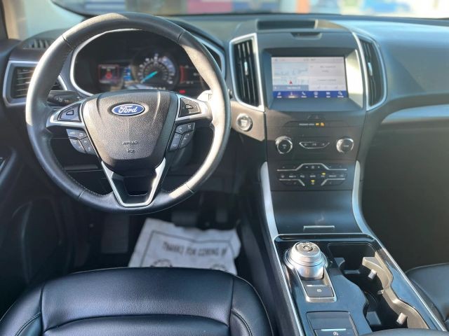 Ford Edge Vehicle Full-screen Gallery Image 12