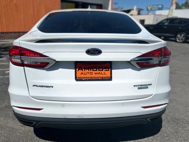 Ford Fusion Vehicle Full-screen Gallery Image 04
