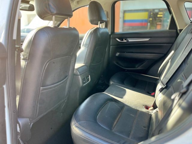 Mazda CX-5 Vehicle Full-screen Gallery Image 09